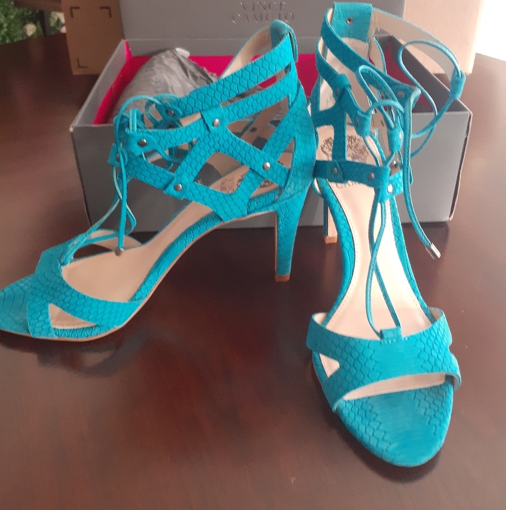 Vince Camuto Teal Heels Size 8